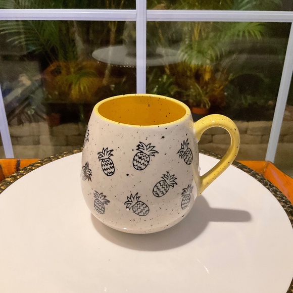 Meritage Stoneware Yellow Pineapple Coffee Mug - Picture 1 of 4
